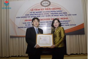 Tiêu chuẩn xét tặng kỷ niệm chương ngành ngân hàng 11 ky niem chuong nganh ngan hang